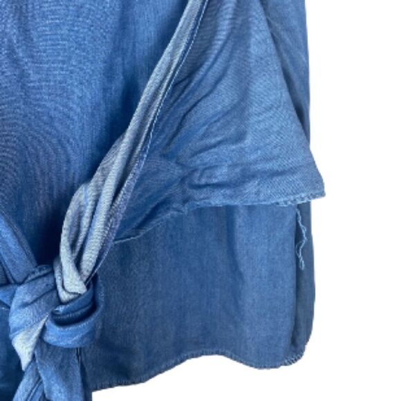 SoHo Blue Tie-Front Blouse// L - Picture 3 of 9